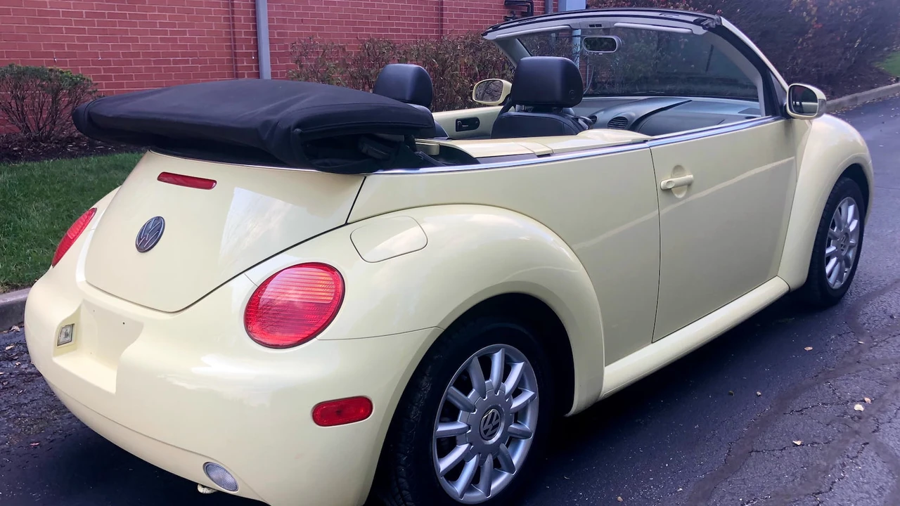 2004 Volkswagen New Beetle - Image 11 of 15