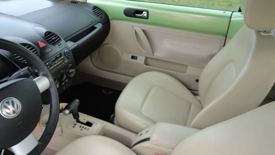 2004 Volkswagen New Beetle - Image 6 of 8