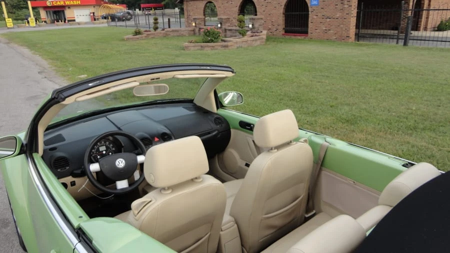 2004 Volkswagen New Beetle - Image 7 of 8