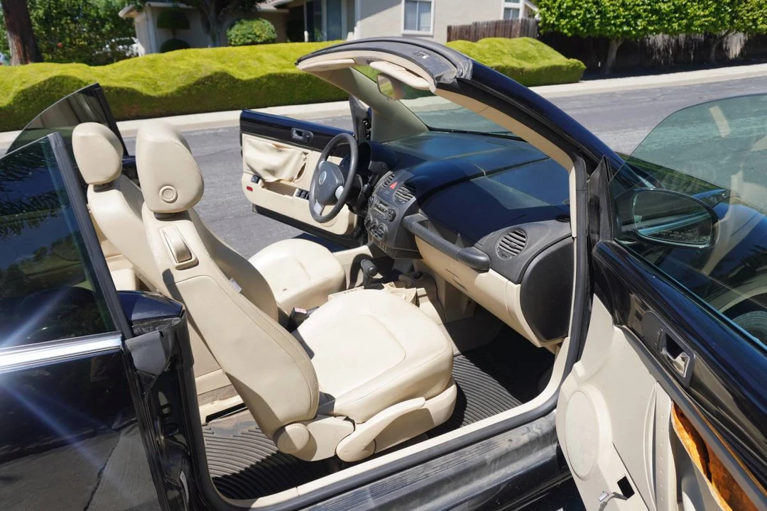 2004 Volkswagen New Beetle - Image 13 of 18