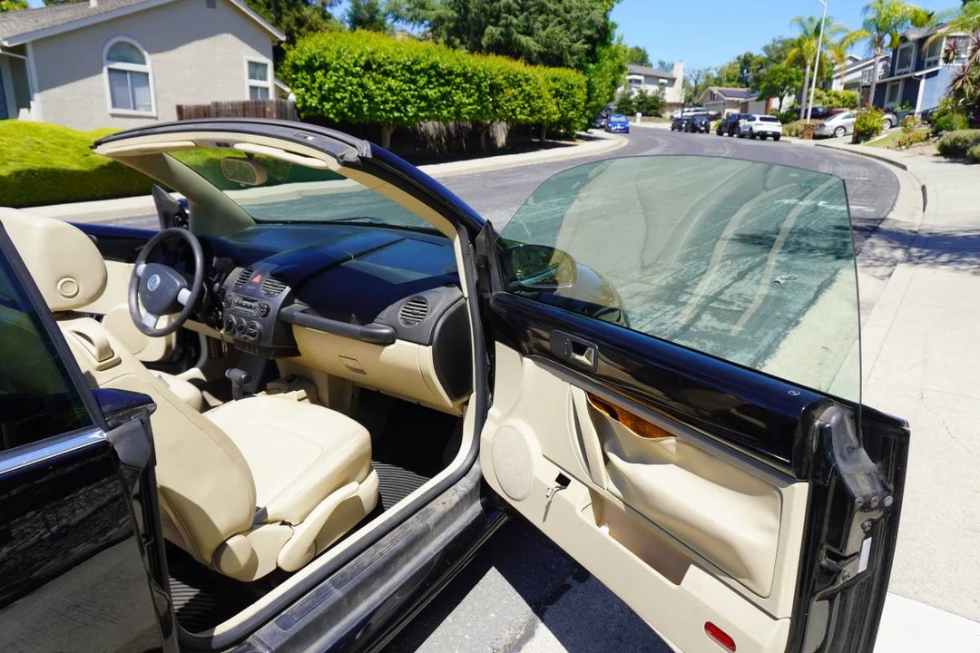 2004 Volkswagen New Beetle - Image 16 of 18