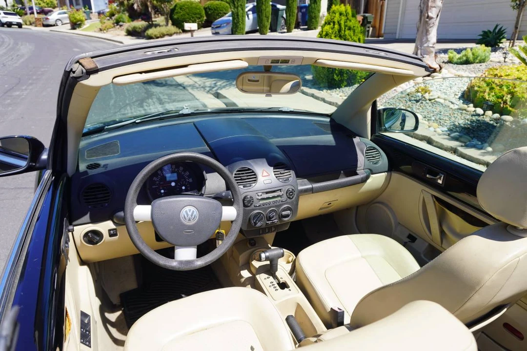 2004 Volkswagen New Beetle - Image 8 of 18