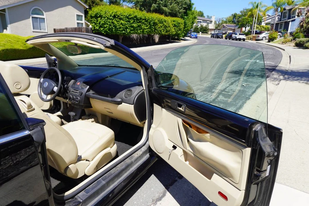 2004 Volkswagen New Beetle - Image 17 of 18