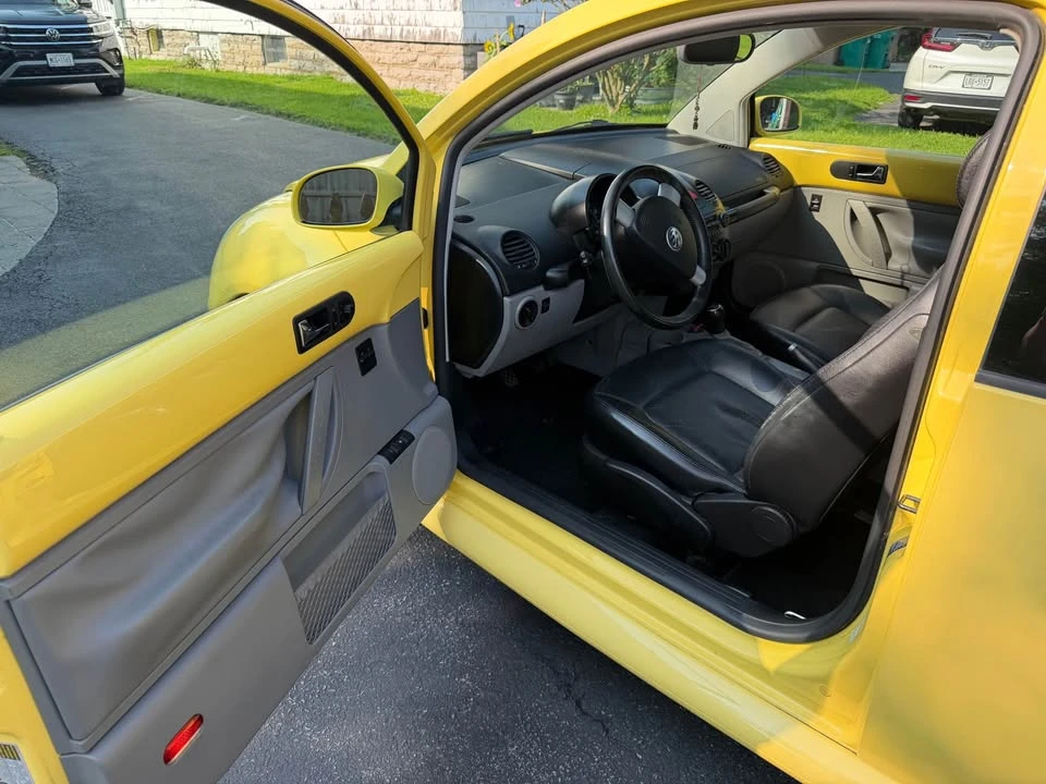 2004 Volkswagen New Beetle - Image 6 of 12