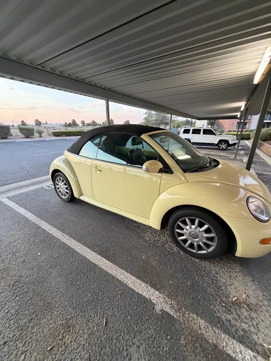 2004 Volkswagen New Beetle - Image 2 of 3