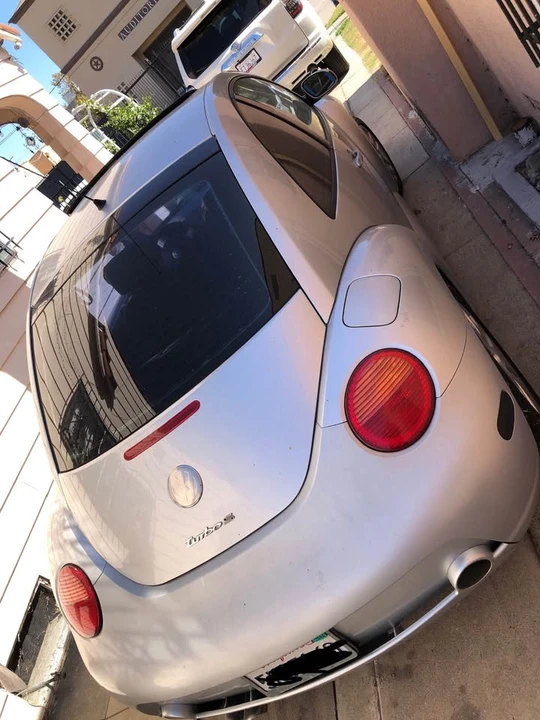 2004 Volkswagen New Beetle - Image 9 of 16