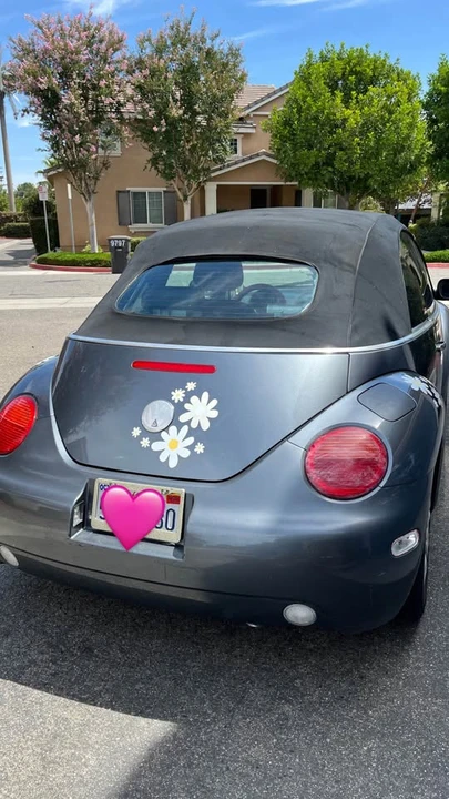 2004 Volkswagen New Beetle - Image 5 of 10