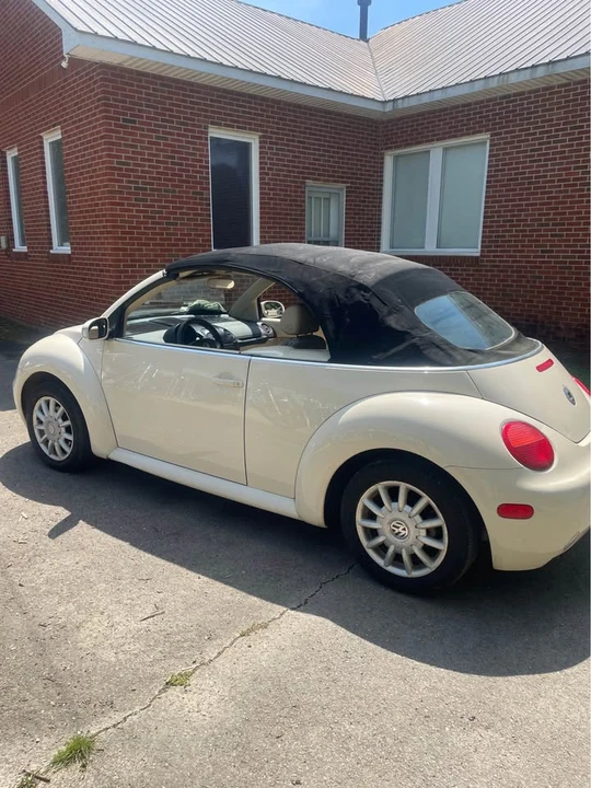 2004 Volkswagen New Beetle - Image 6 of 10