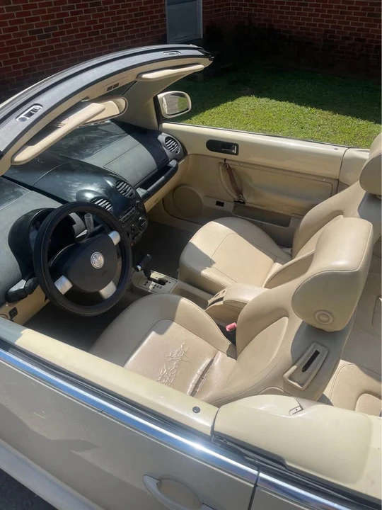 2004 Volkswagen New Beetle - Image 5 of 10