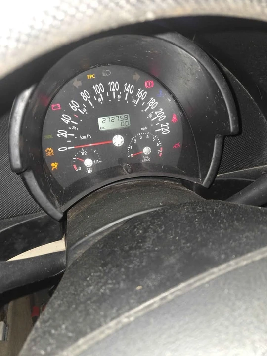 2004 Volkswagen New Beetle - Image 2 of 6