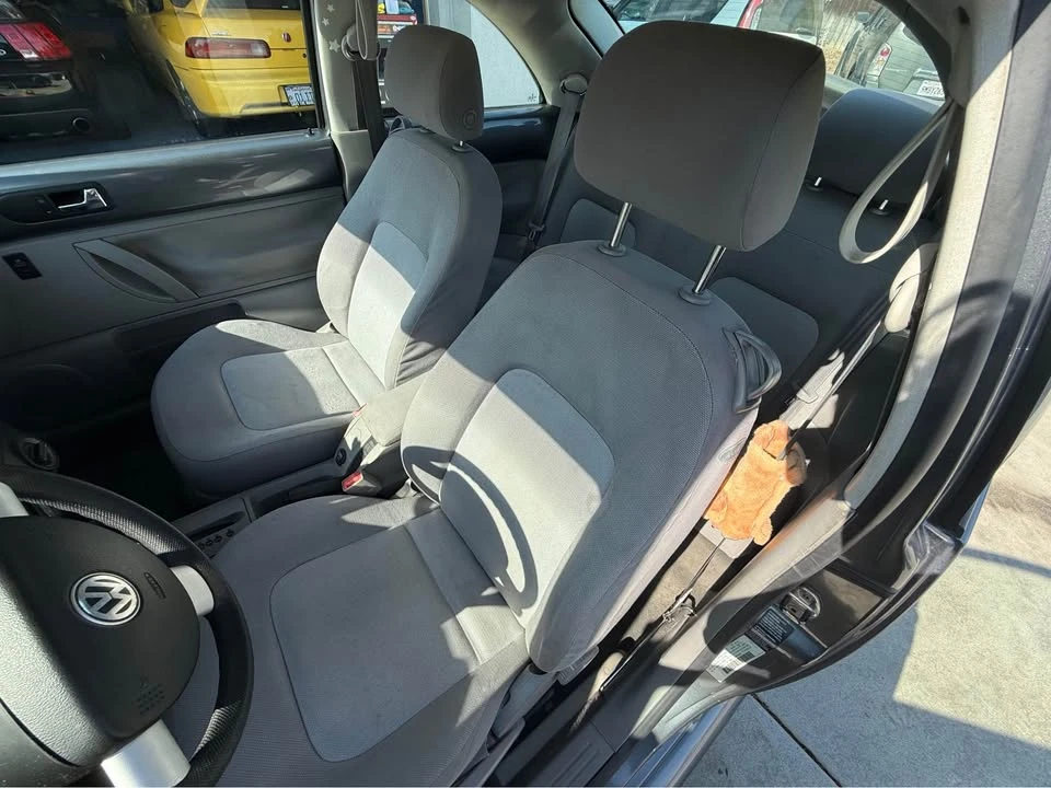 2004 Volkswagen New Beetle - Image 9 of 11