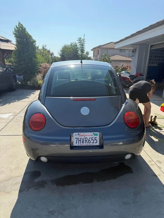 2004 Volkswagen New Beetle - Image 5 of 11