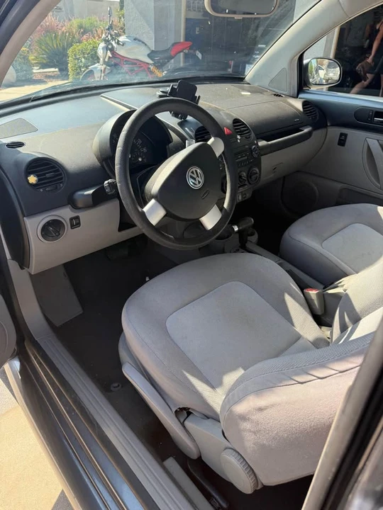 2004 Volkswagen New Beetle - Image 8 of 11