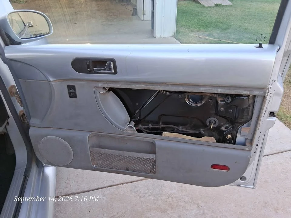 2004 Volkswagen New Beetle - Image 15 of 20