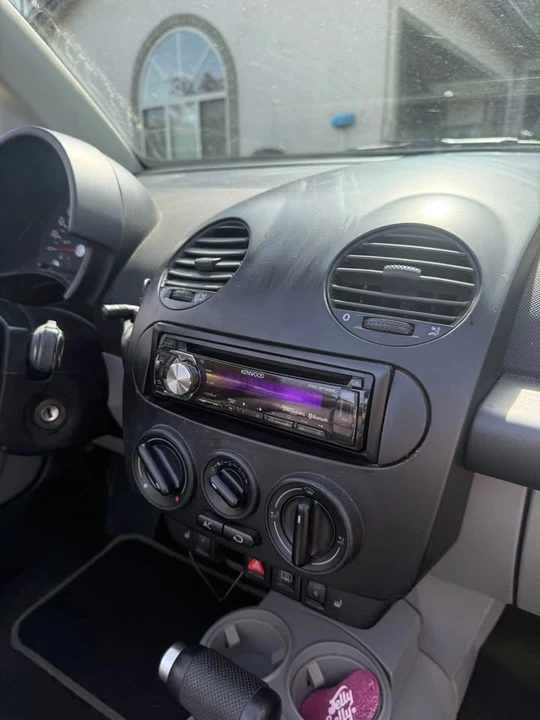 2004 Volkswagen New Beetle - Image 6 of 11