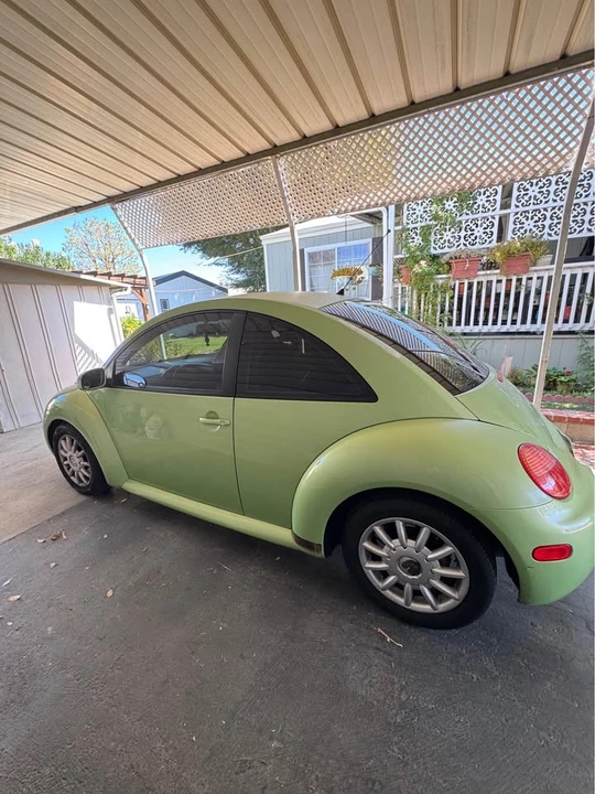 2004 Volkswagen New Beetle - Image 11 of 16