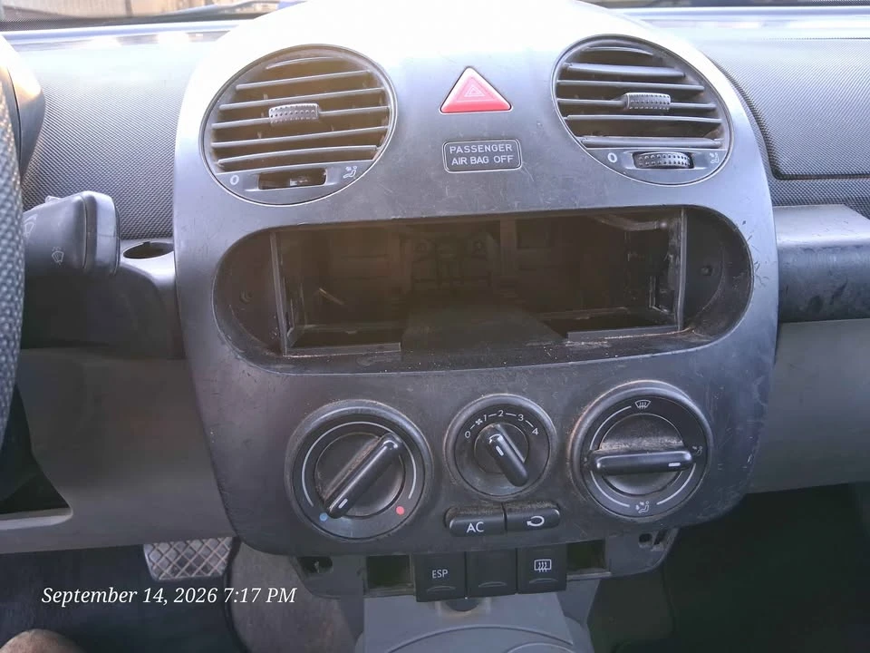 2004 Volkswagen New Beetle - Image 19 of 20