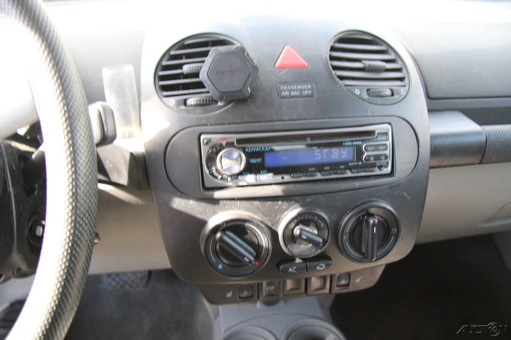 2004 Volkswagen New Beetle - Image 17 of 21