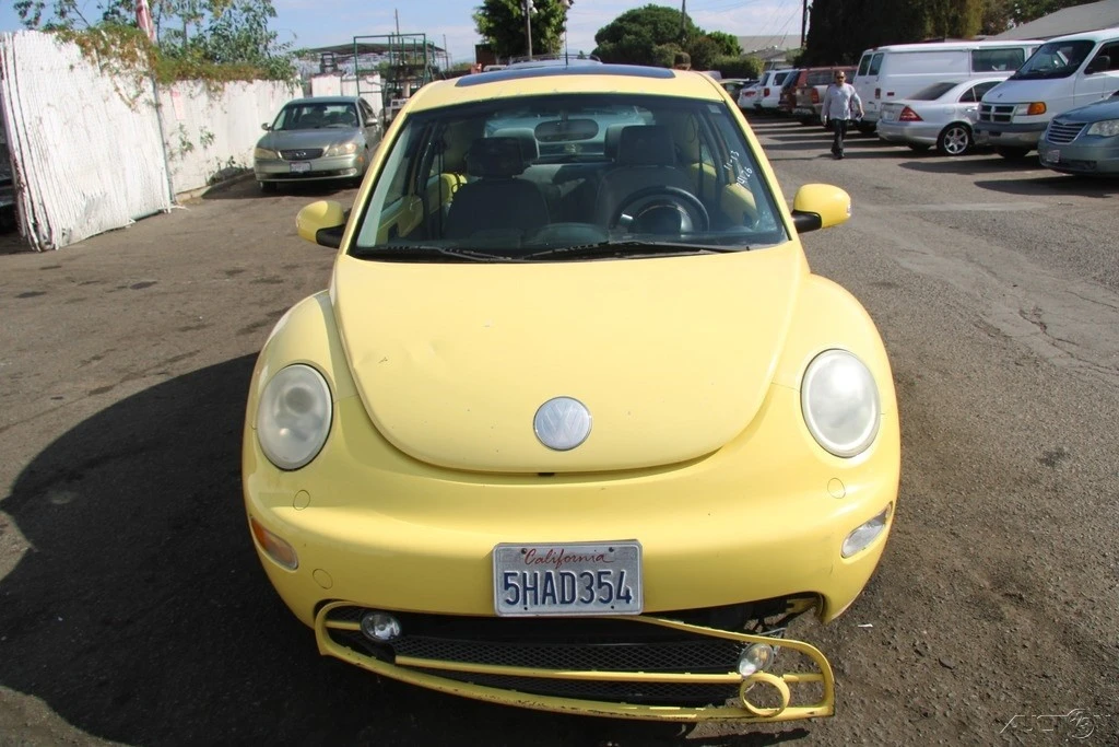 2004 Volkswagen New Beetle - Image 9 of 21