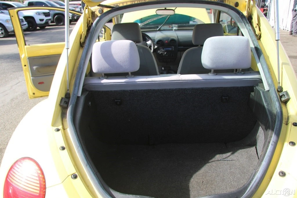 2004 Volkswagen New Beetle - Image 20 of 21