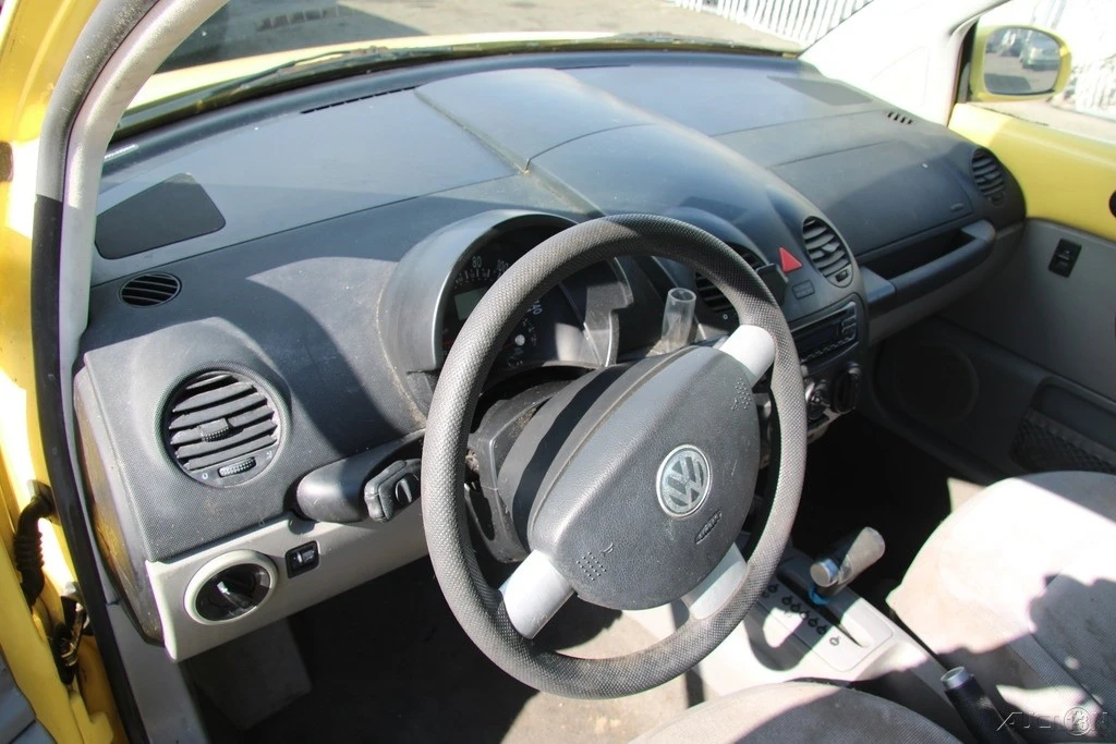 2004 Volkswagen New Beetle - Image 14 of 21