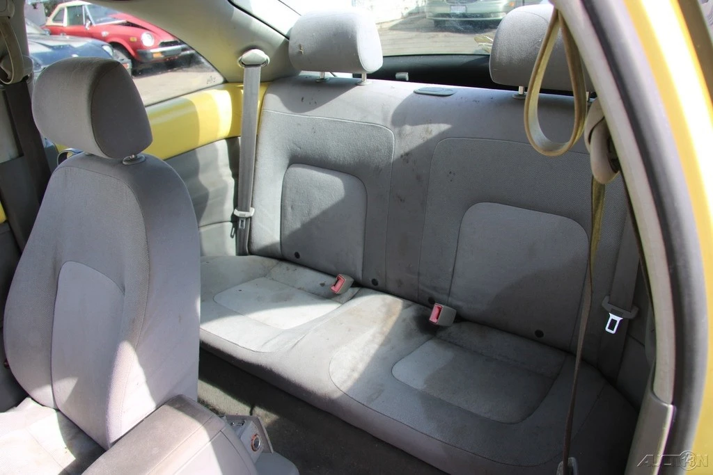 2004 Volkswagen New Beetle - Image 19 of 21