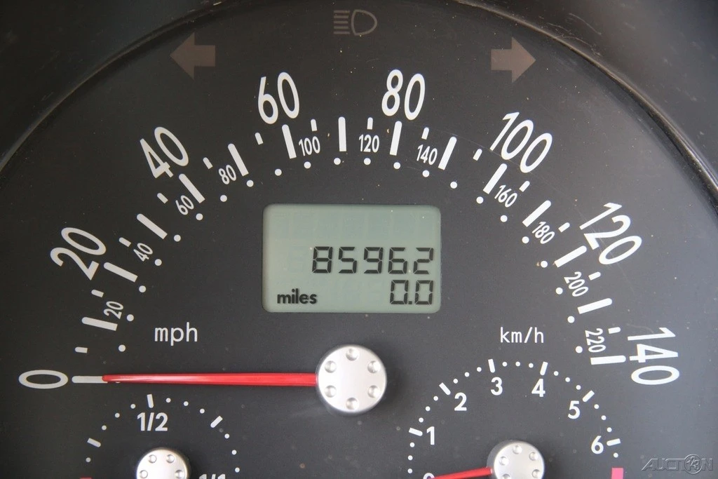 2004 Volkswagen New Beetle - Image 16 of 21