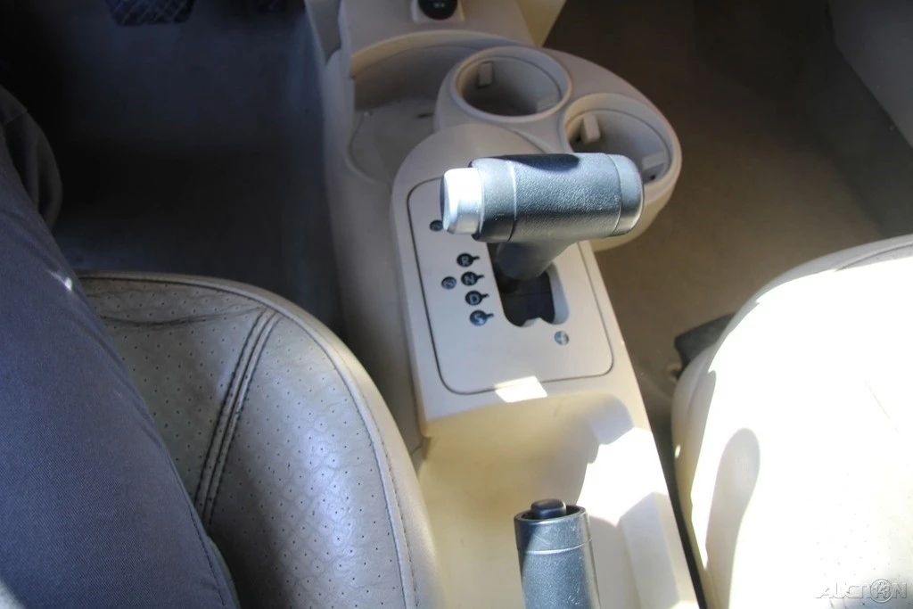 2004 Volkswagen New Beetle - Image 19 of 21