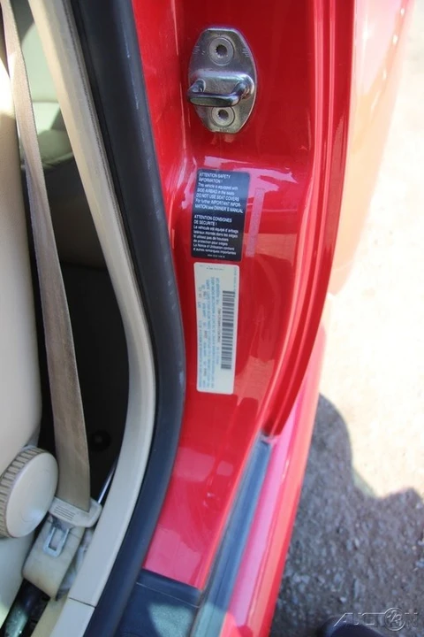 2004 Volkswagen New Beetle - Image 12 of 21