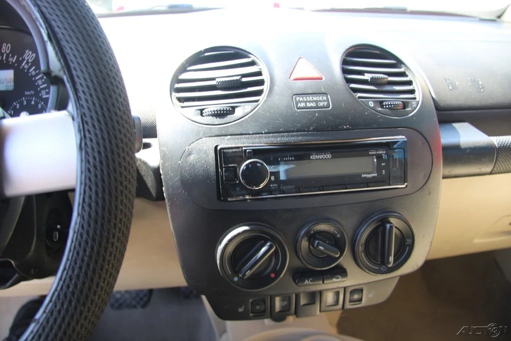 2004 Volkswagen New Beetle - Image 18 of 21