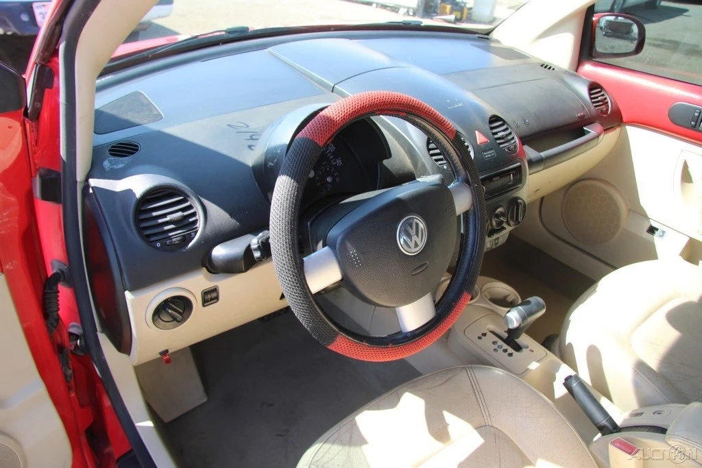 2004 Volkswagen New Beetle - Image 15 of 21