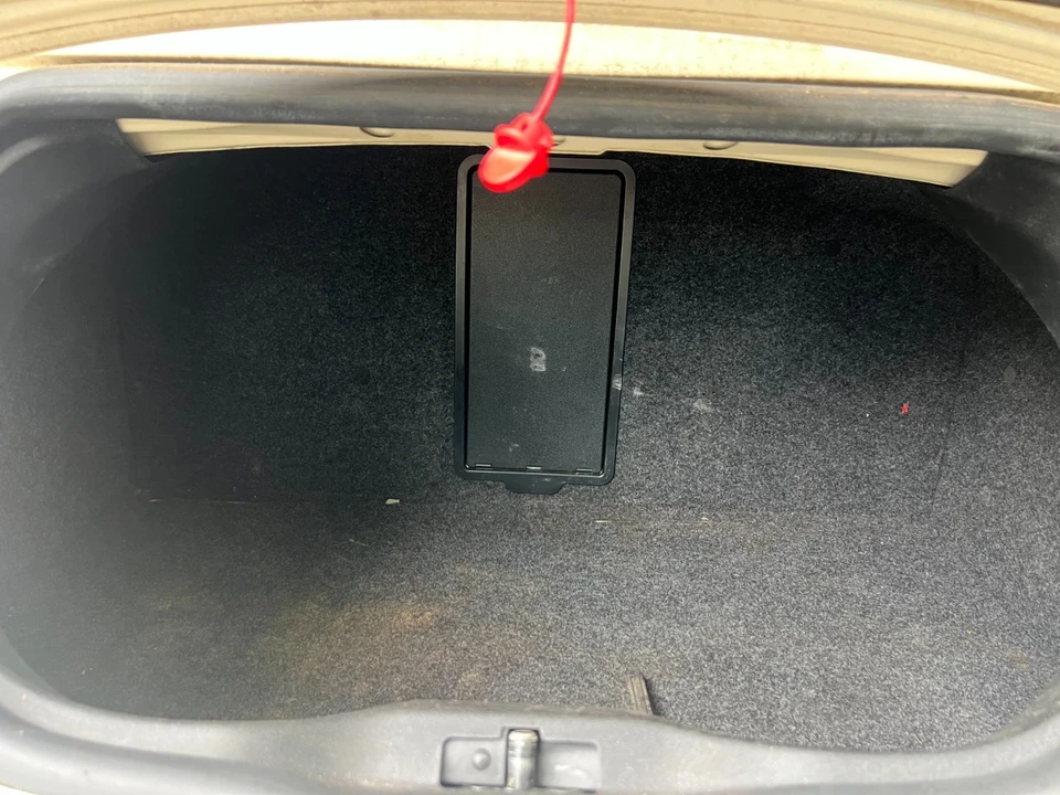 2004 Volkswagen New Beetle - Image 10 of 21