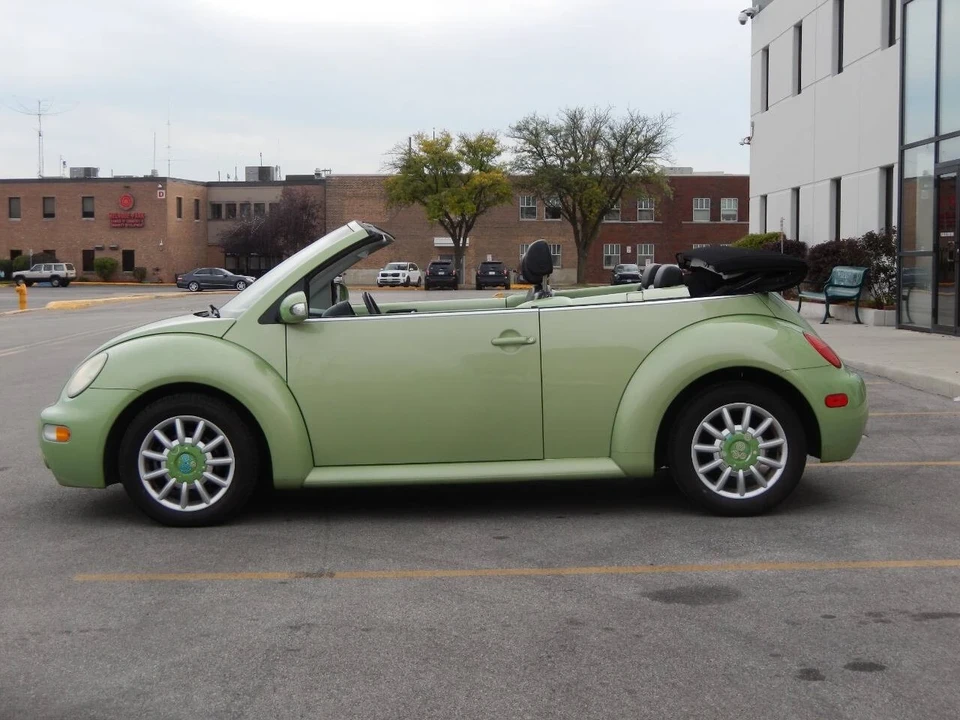 2004 Volkswagen New Beetle - Image 10 of 12
