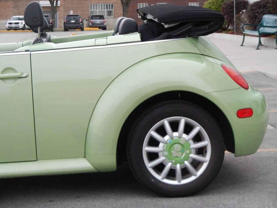 2004 Volkswagen New Beetle - Image 11 of 12