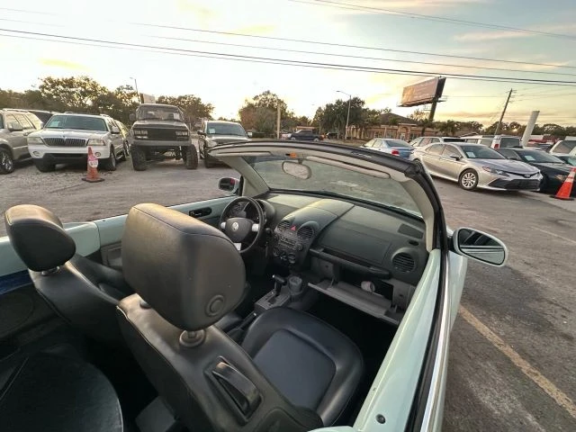 2004 Volkswagen New Beetle - Image 8 of 12