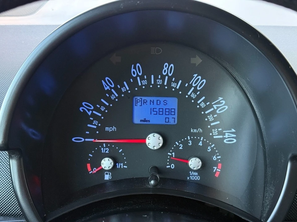 2004 Volkswagen New Beetle - Image 14 of 21