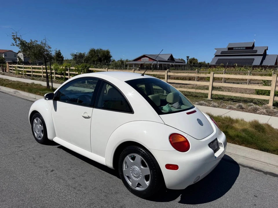 2004 Volkswagen New Beetle - Image 11 of 22
