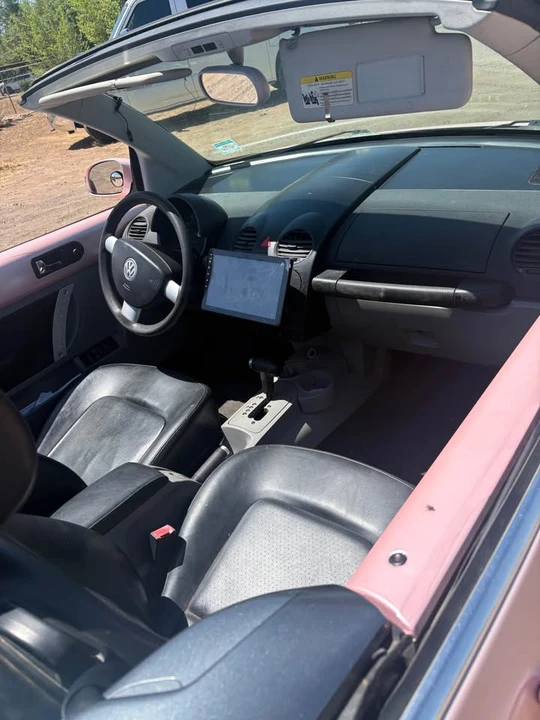 2004 Volkswagen New Beetle - Image 5 of 8