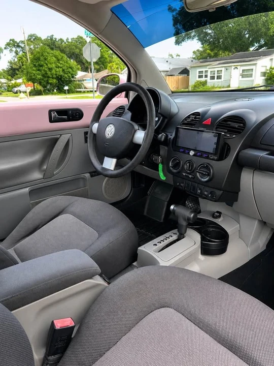2004 Volkswagen New Beetle - Image 14 of 17
