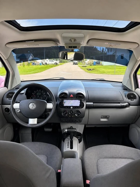 2004 Volkswagen New Beetle - Image 15 of 17