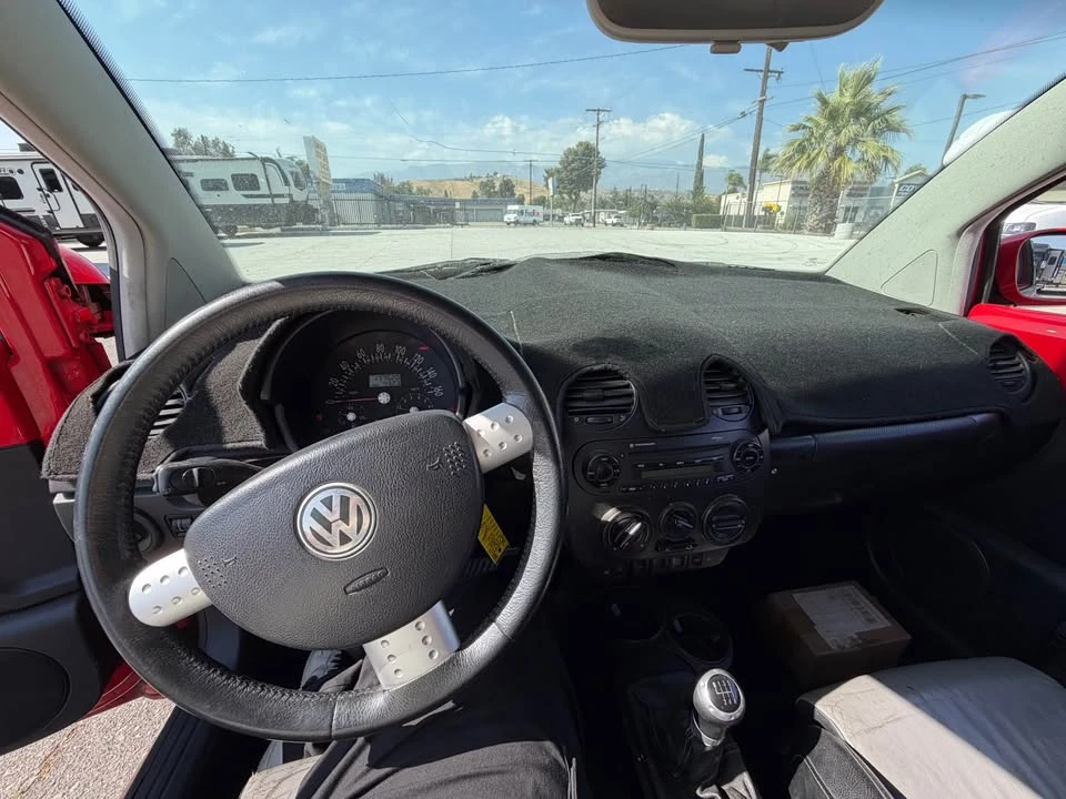 2004 Volkswagen New Beetle - Image 10 of 10