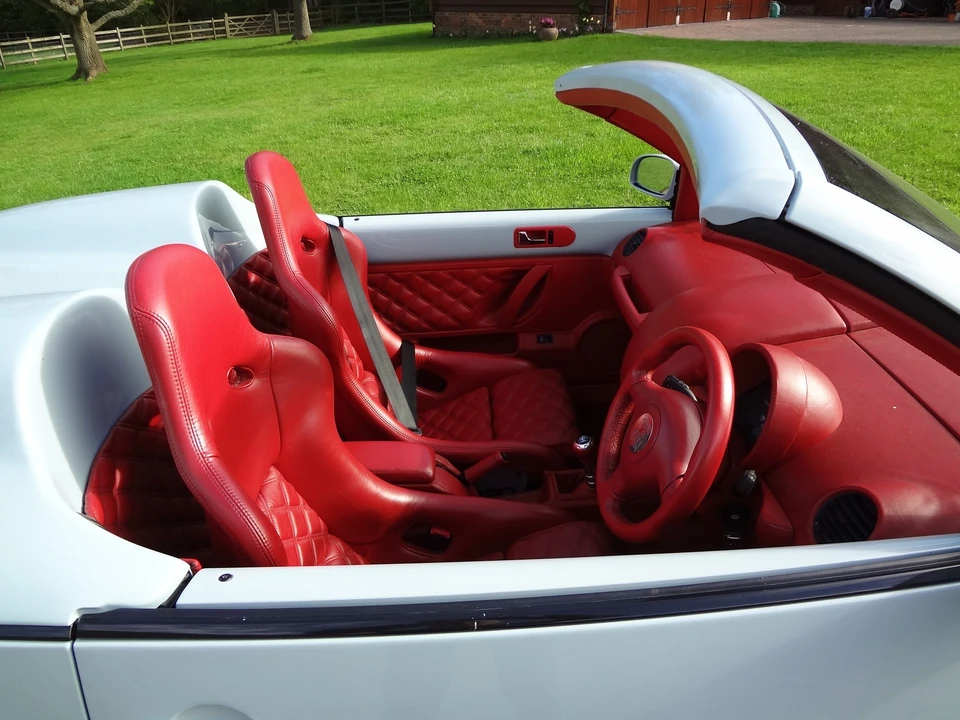 2004 Volkswagen New Beetle - Image 6 of 8