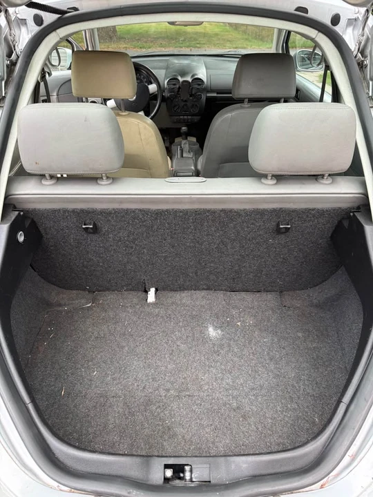 2004 Volkswagen New Beetle - Image 6 of 10