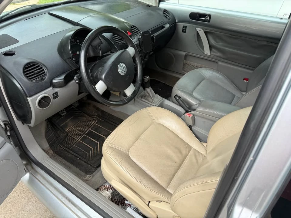 2004 Volkswagen New Beetle - Image 8 of 10
