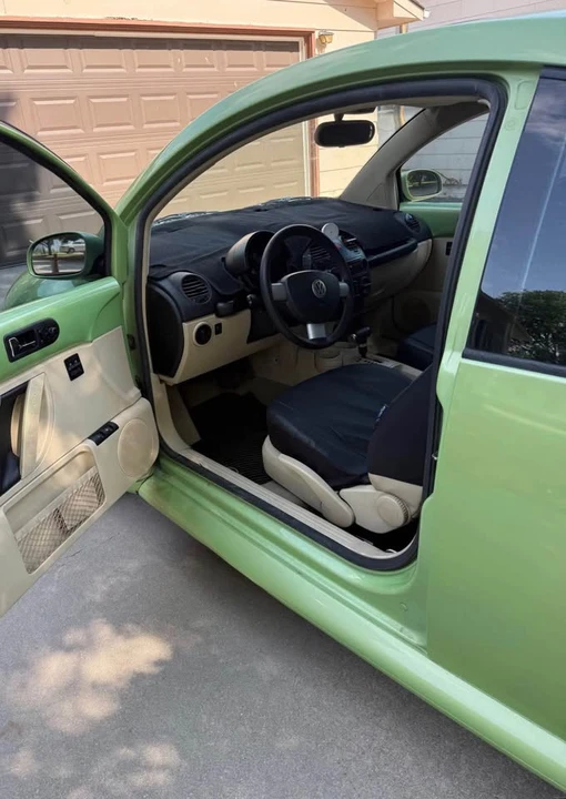 2004 Volkswagen New Beetle - Image 2 of 2