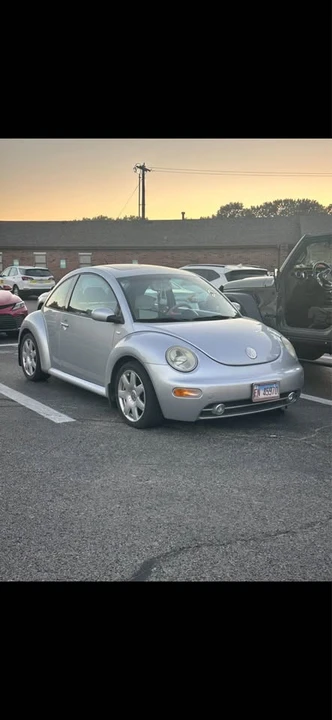 2004 Volkswagen New Beetle - Image 2 of 3