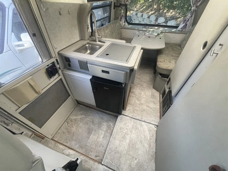 2004 Volkswagen EuroVan - Image 5 of 21