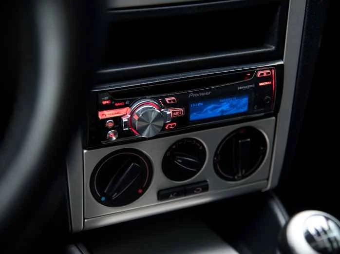 2004 Volkswagen A4 Jetta - Image 5 of 13
