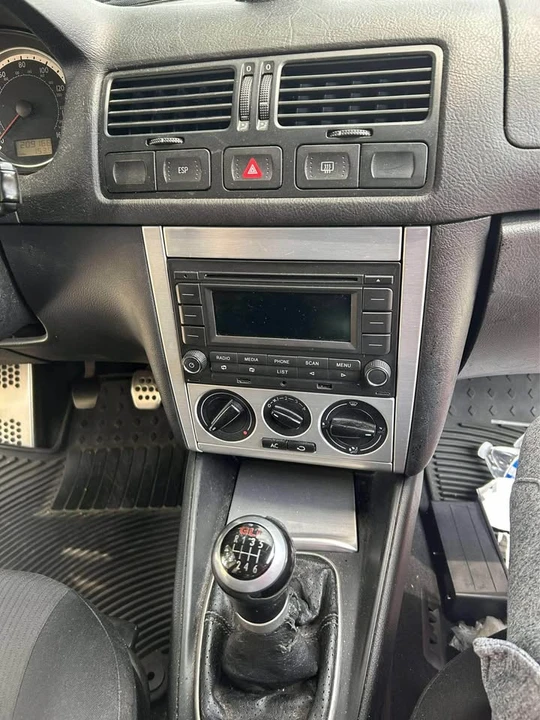 2004 Volkswagen A4 Jetta - Image 10 of 11