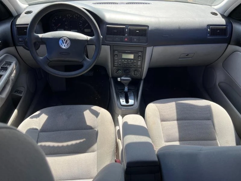 2004 Volkswagen Golf - Image 3 of 4